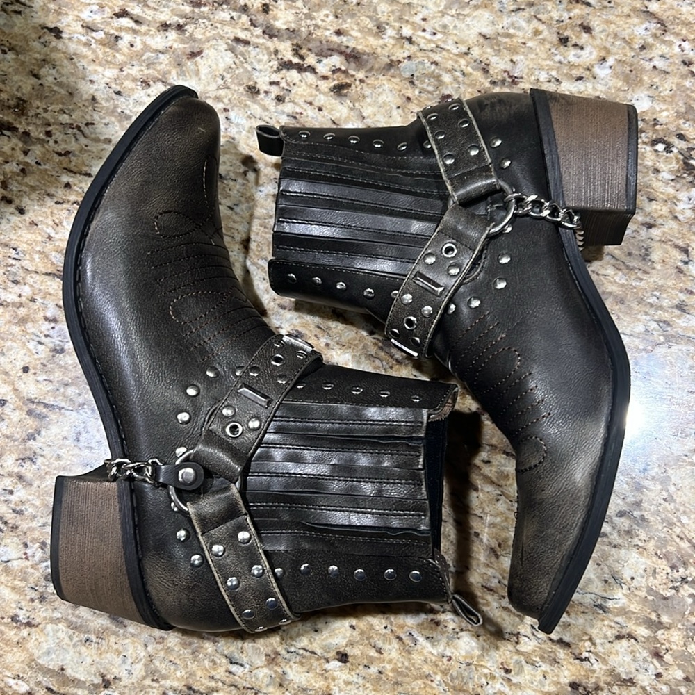 Coconuts by Matisse Black Ankle Boots with Silver Accents - Picture 5 of 13